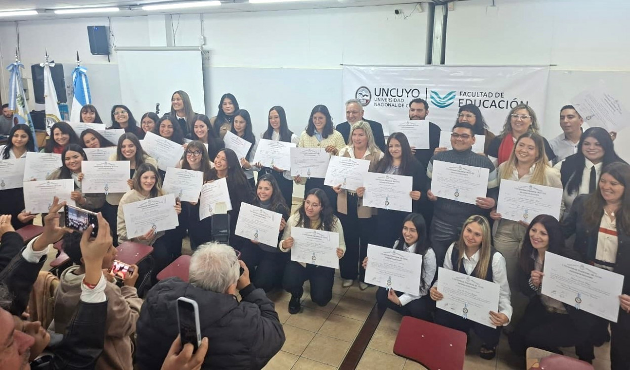 imagen Juraron 39 nuevos egresados en la Facultad de Educación