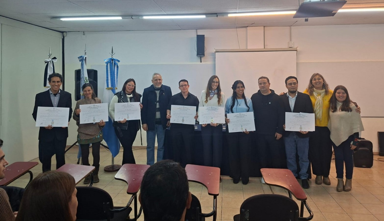 imagen Juraron siete nuevos egresados en la Facultad de Educación