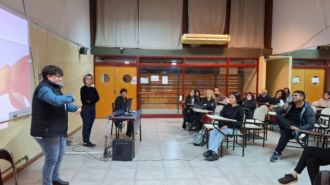 imagen Debatieron sobre la película "Sorda"