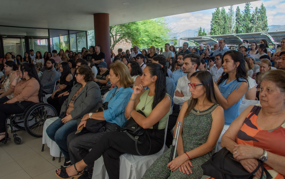 imagen Distinguieron a estudiantes de la Facultad de Educación con el premio "María Elisa Norton Farmache" 