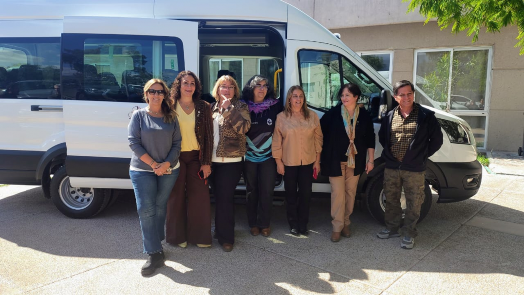 imagen Cooperadora de la Facultad donó nueva Traffic