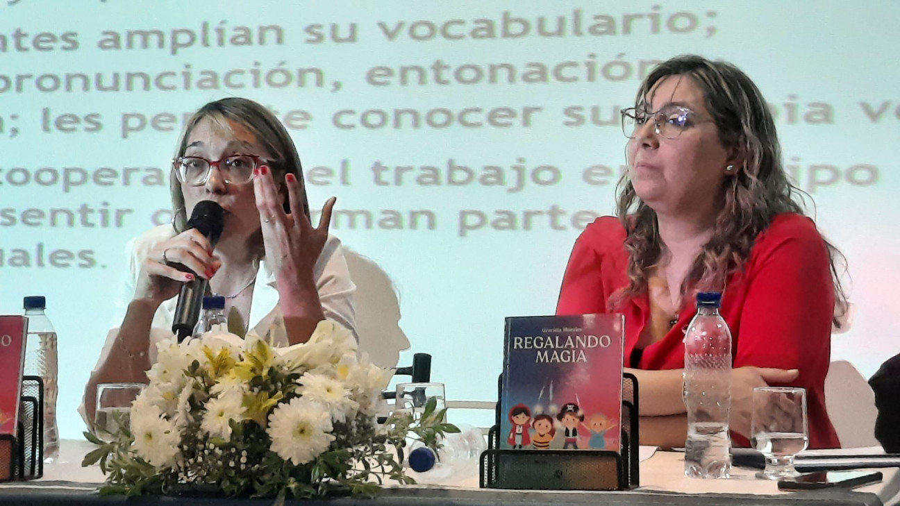 imagen Presentaron un libro que transmite valores a través del teatro