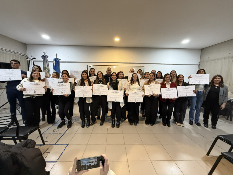 imagen Juraron 21 egresados de la Facultad de Educación