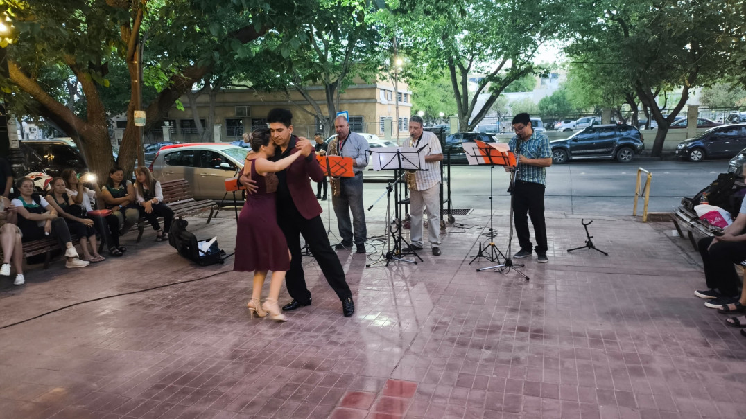 imagen La Facultad de Educación celebró la Noche de las Universidades con muestras, un taller y cine debate 