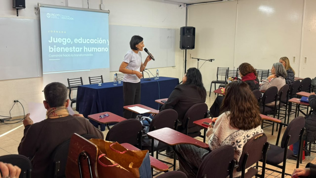 imagen Más de 70 docentes se capacitan en juego, educación y bienestar humano