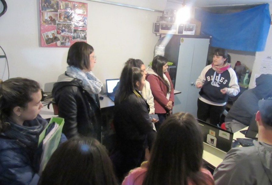 imagen Estudiantes y profesores visitaron la Radio Comunitaria Cuyum