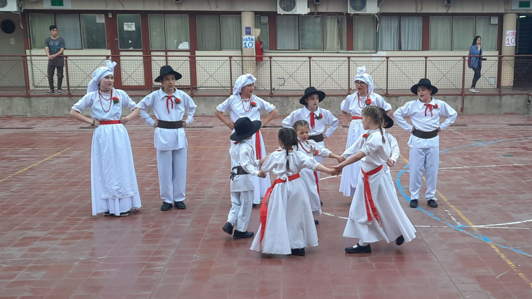imagen La cultura eslovena y sus danzas se presentaron en la Facultad