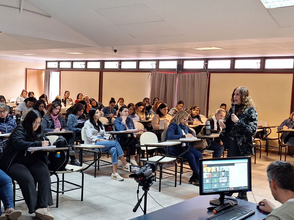 imagen Carina Kaplan disertó en la Facultad de Educación