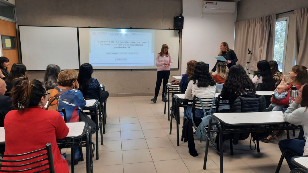 imagen Cristina Gutiérrez dictó su última clase como docente de la Facultad de Educación