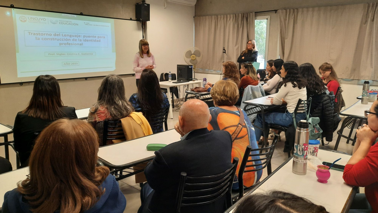 imagen Cristina Gutiérrez dictó su última clase como docente de la Facultad de Educación