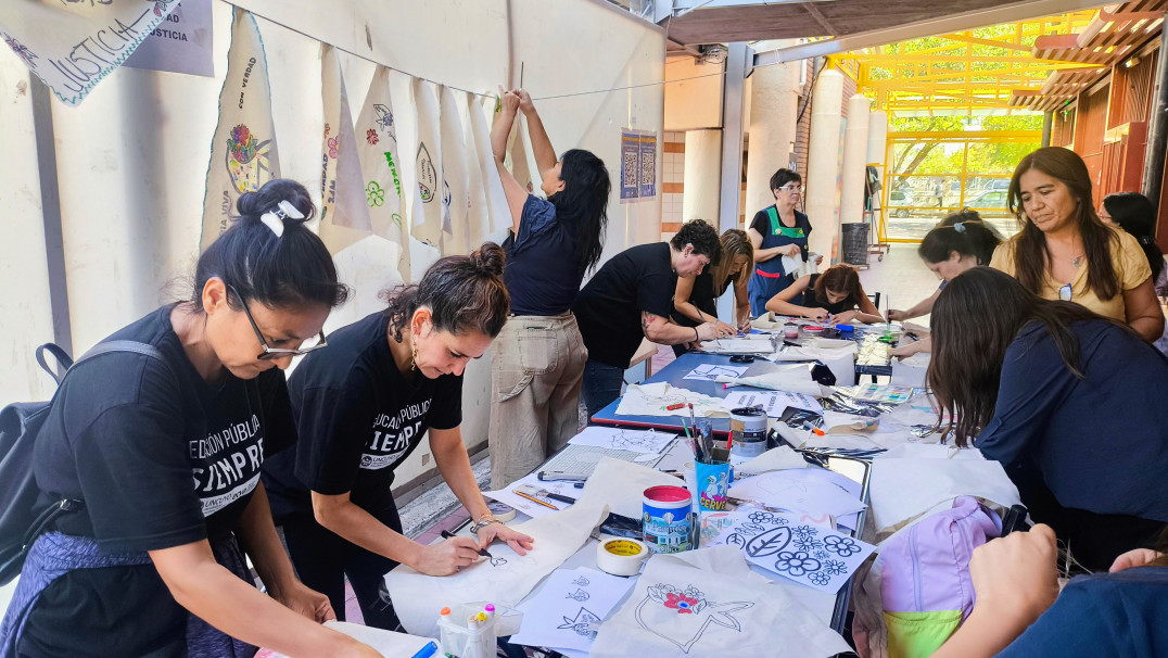 imagen Pañuelos por la Memoria, Verdad y Justicia