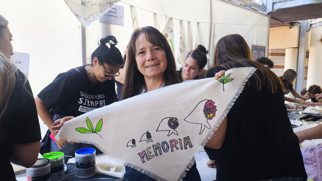 imagen Pañuelos por la Memoria, Verdad y Justicia