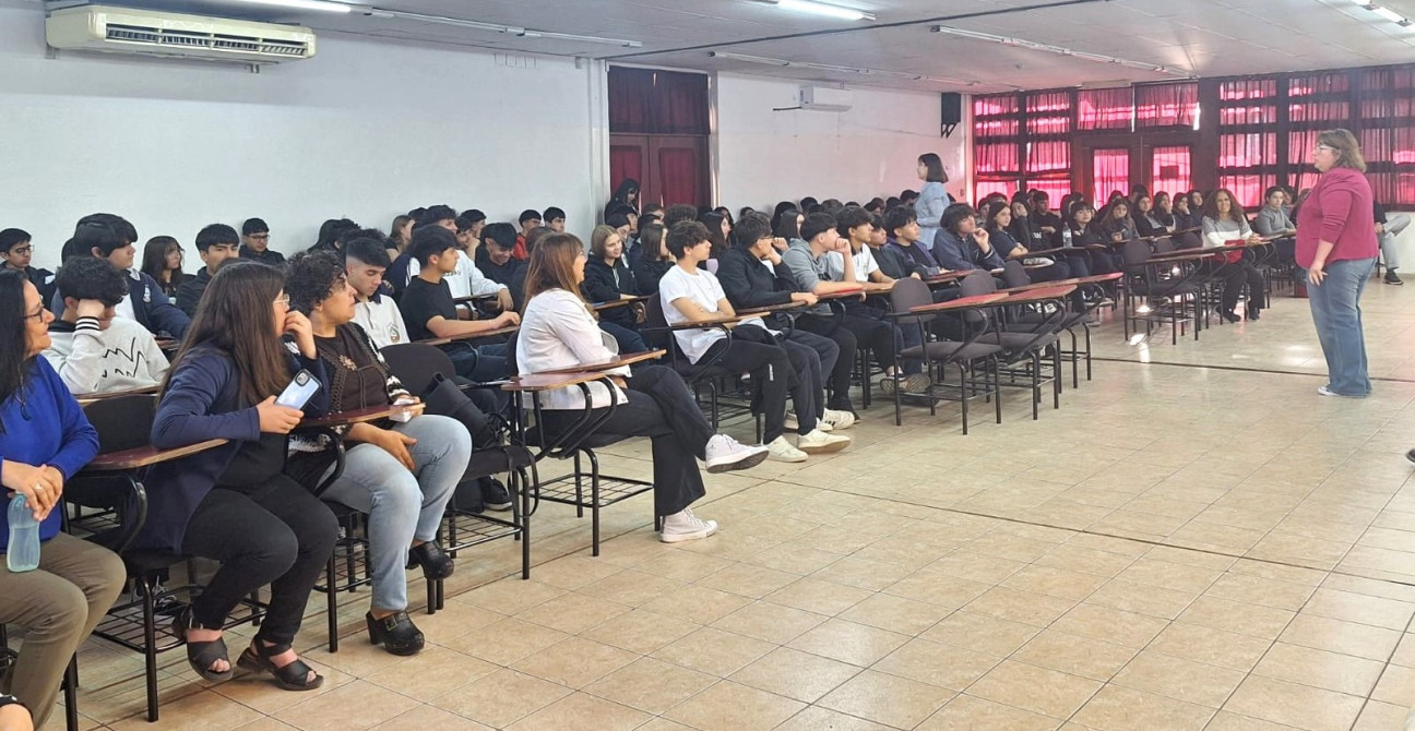 imagen Presentaron oferta académica a estudiantes de la Escuela Martín Zapata