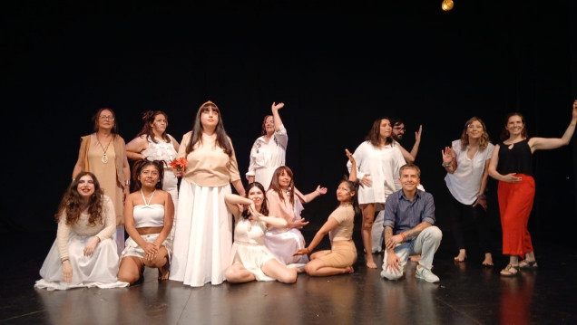 imagen Elenco de Teatro de la Facultad de Educación presentó "Hoy quiero decir que"