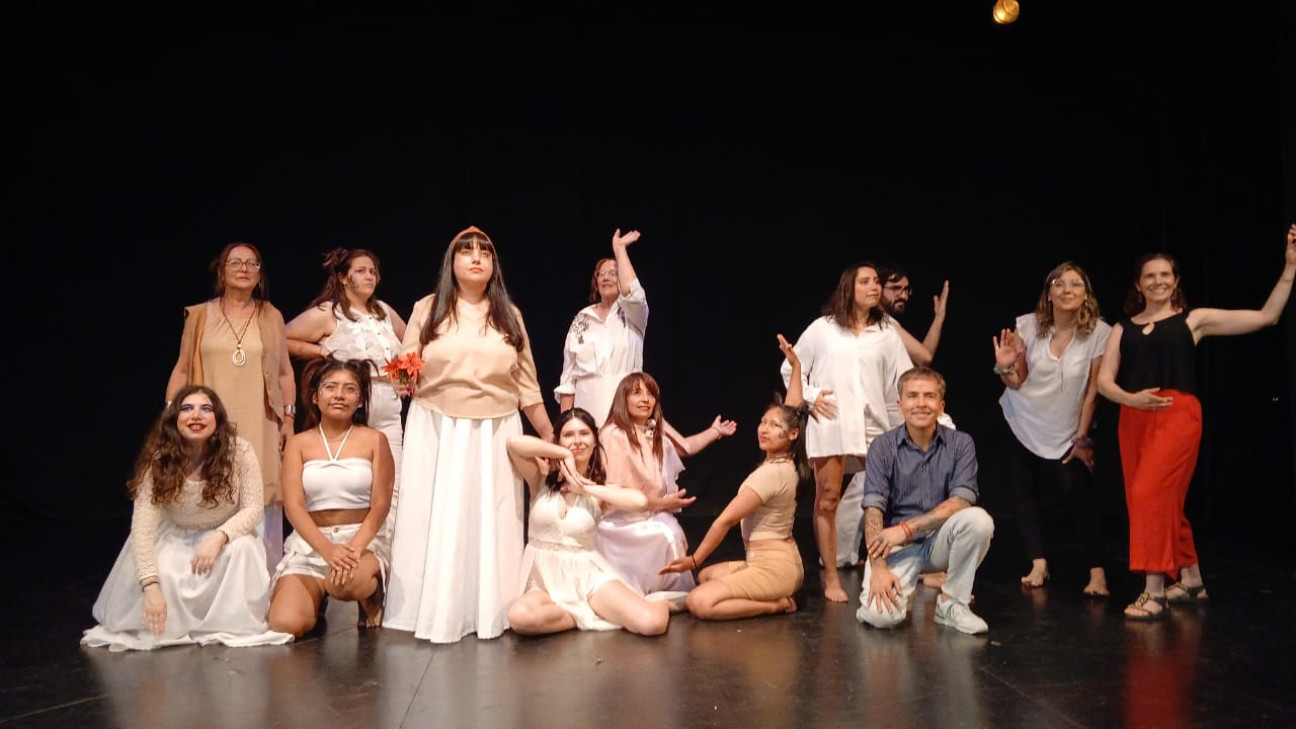 imagen Elenco de Teatro de la Facultad de Educación presentó "Hoy quiero decir que"