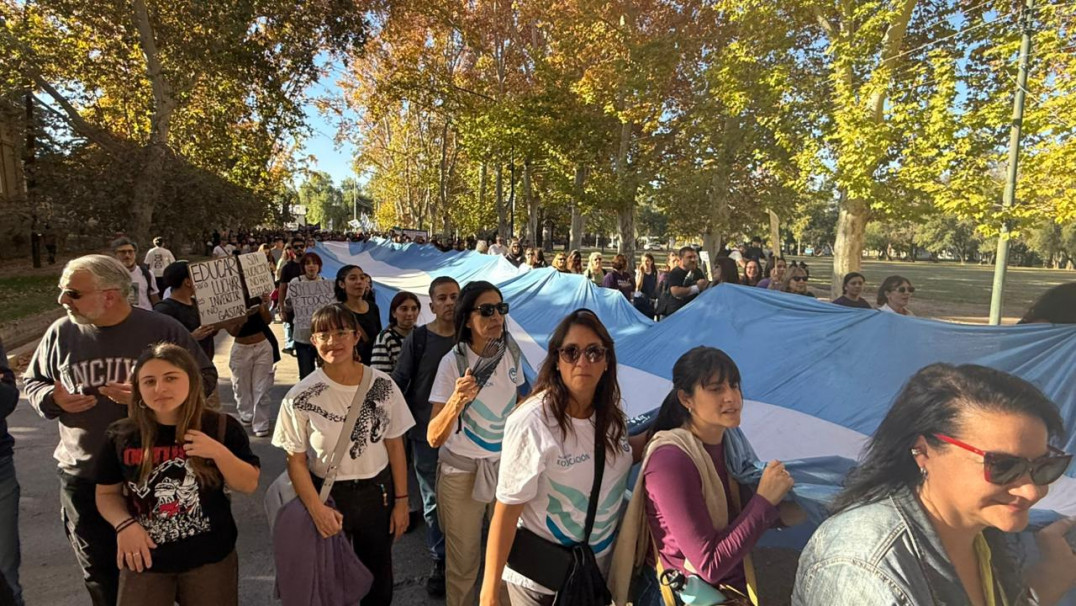imagen La Facultad de Educación marchó por el financiamiento de las universidades públicas