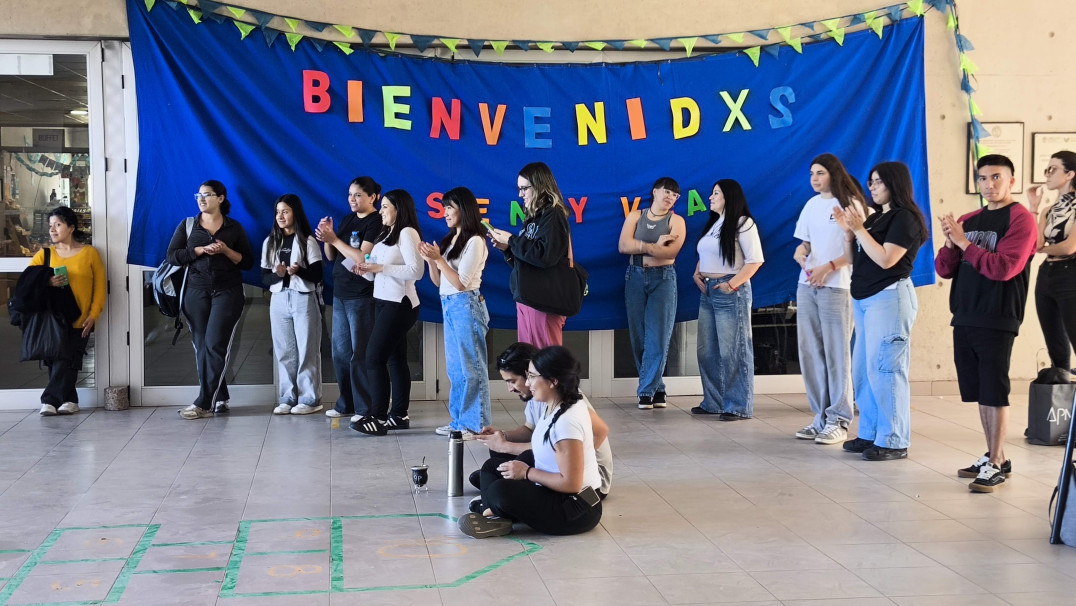 imagen Juegos, cultura y grandes premios: así fue el homenaje de la Facultad de Educación a sus estudiantes