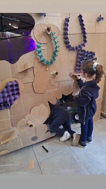 imagen Crearon instalaciones artísticas para niños en la Escuela Vera Arenas y el jardín Caritas Dulces
