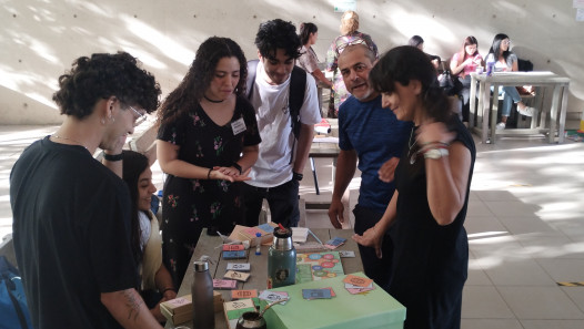 imagen Estudiantes de la Facultad de Educación presentaron juegos de mesa educativos en clase pública