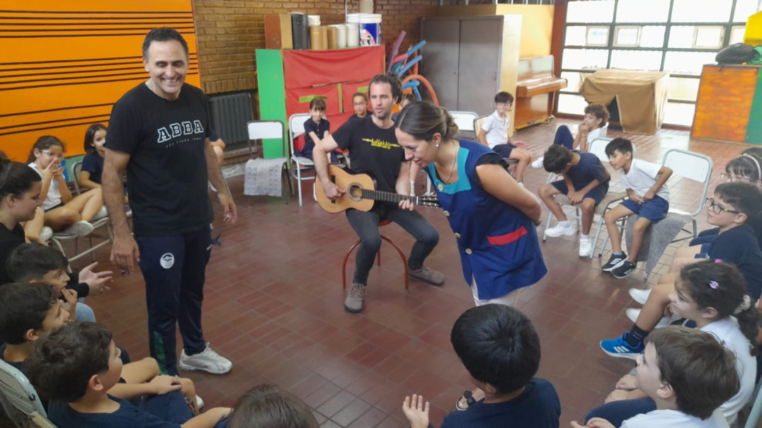 imagen Especialista en Terapia del Lenguaje de Hungría visitó la Facultad de Educación
