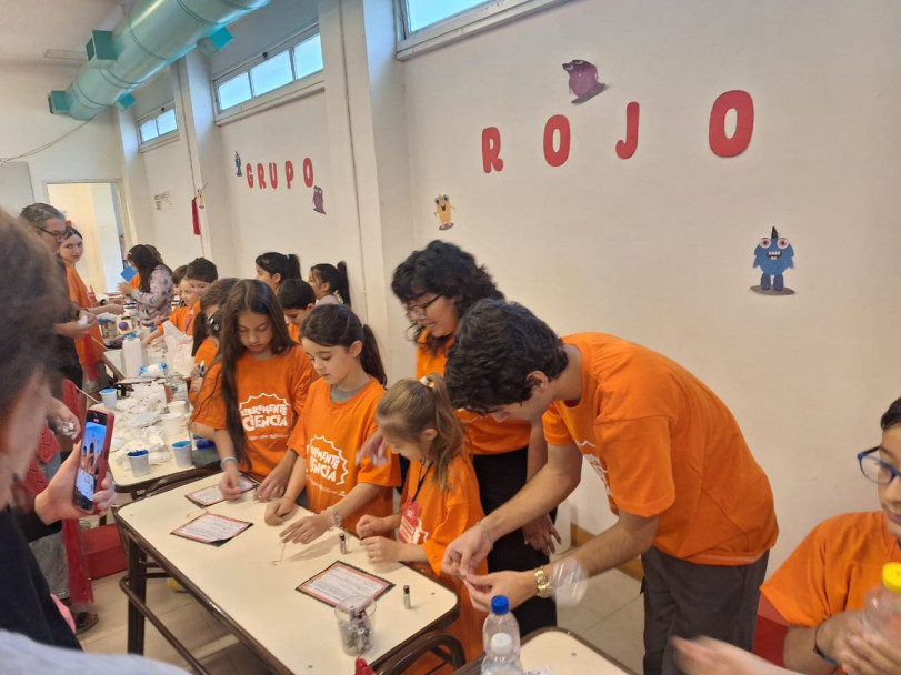 imagen Estudiantes fortalecieron el espíritu científico a través de talleres en la UNCuyo