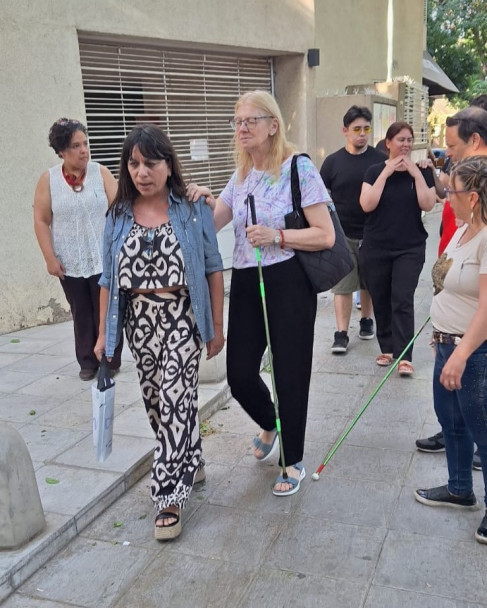 imagen Ofrecieron técnicas de guía vidente al personal de la Facultad