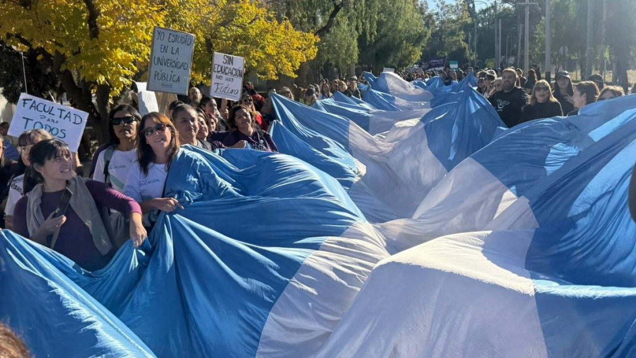 imagen La Facultad de Educación marchó por el financiamiento de las universidades públicas