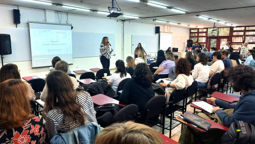 imagen Docentes de la Facultad de Educación se preparan en conjunto para comenzar el ciclo lectivo