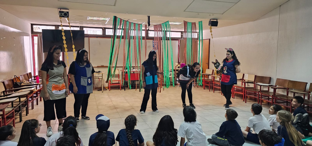 imagen Estudiantes presentaron trabajos finales de Lenguaje Corporal y Teatral