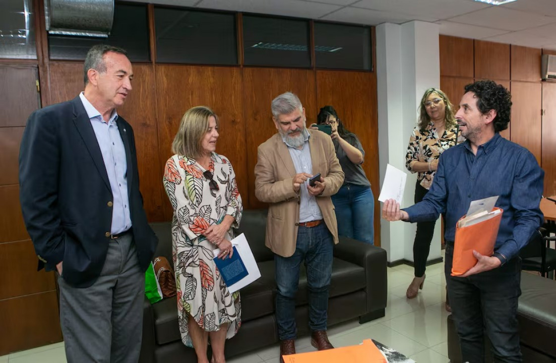 imagen La Facultad de Educación acompañará a Diario Los Andes para que su archivo sea de acceso universal