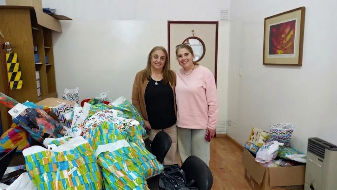 imagen Más de 30 niños y niñas del merendero "Dejando Huellas" recibieron donaciones de la Facultad de Educación de la UNCuyo
