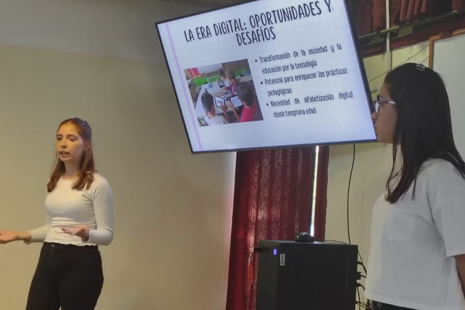 imagen Cuando la oralidad se convierte en conocimiento: estudiantes de "Lectura y Escritura en la Universidad" mostraron sus presentaciones académicas innovadoras
