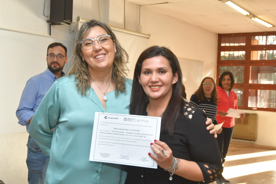 imagen Treinta y siete auxiliares de jardines de Guaymallén se capacitaron en la Facultad de Educación