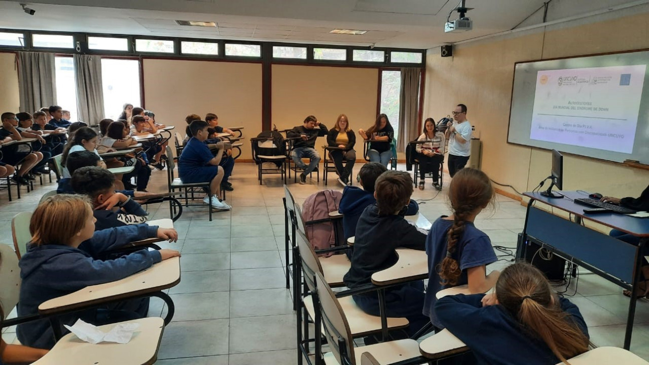 imagen Jóvenes con Síndrome de Down hicieron actividades con estudiantes de la Carmen Vera Arenas para conmemorar su día