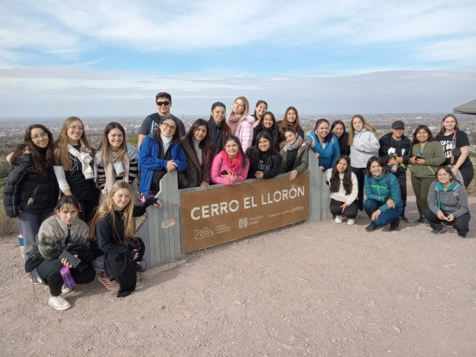 imagen Estudiantes participaron de una caminata al Cerro El Llorón