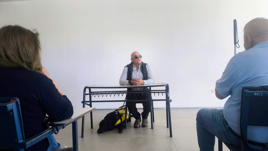 imagen Un usuario de perro guía y su perra fueron protagonistas de una charla abierta en la Facultad de Educación