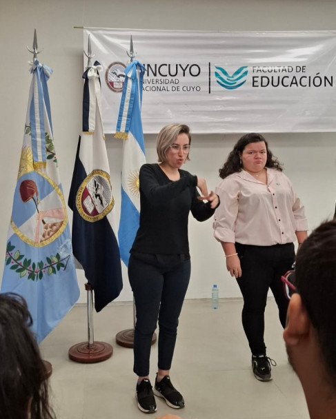 imagen Egresaron nuevos técnicos superiores en Interpretación de Lengua de Señas