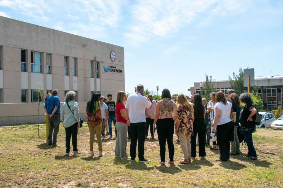 imagen Treinta árboles representan los primeros 30 años de la Facultad de Educación de la UNCuyo