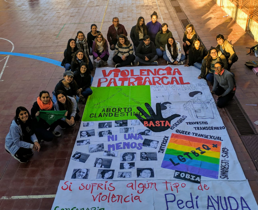 imagen Confeccionaron afiche para concientizar en género y sexualidades