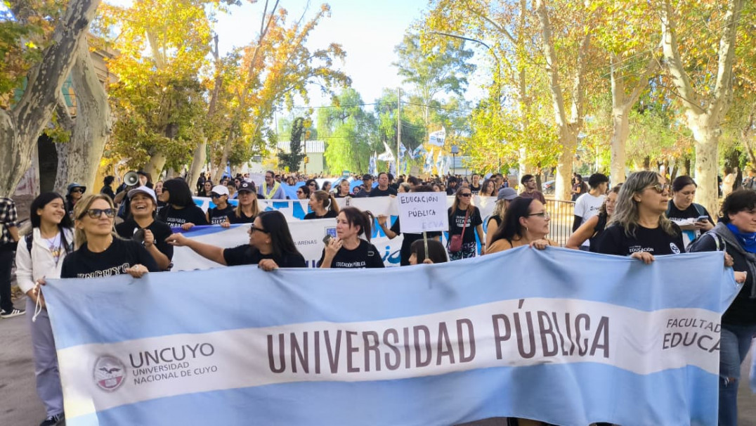 imagen La Facultad de Educación marchó por el financiamiento de las universidades públicas