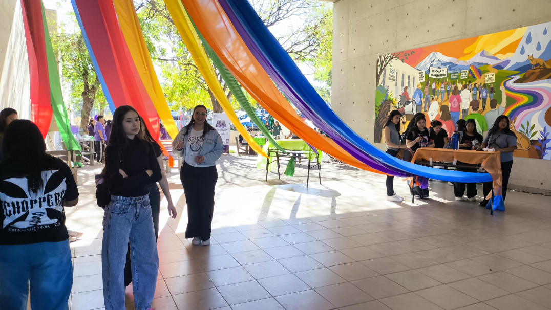 imagen Juegos, cultura y grandes premios: así fue el homenaje de la Facultad de Educación a sus estudiantes