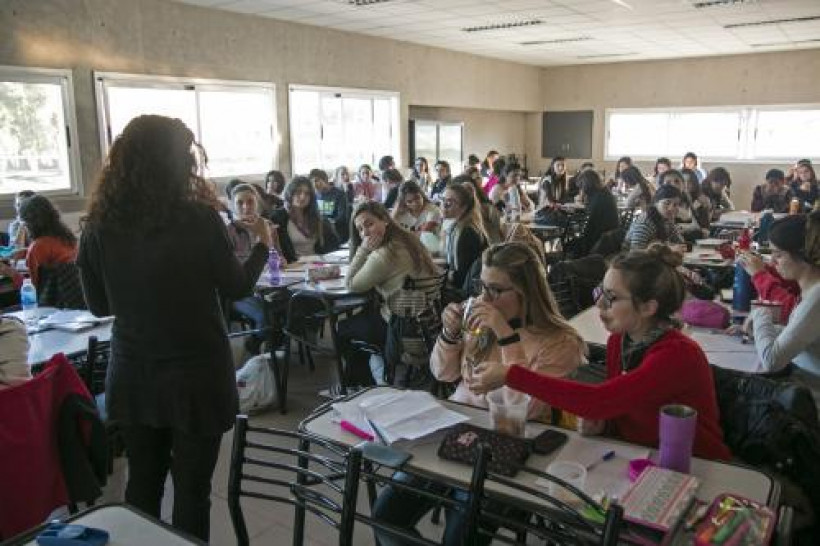 imagen La Escuela Carmen Vera Arenas convoca a docentes para conformar Base de Datos 2018