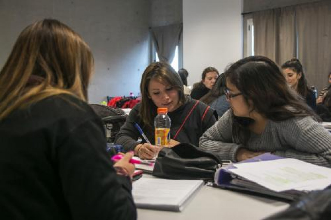 imagen Convocan a estudiantes avanzados y egresados para presentarse a tutorías