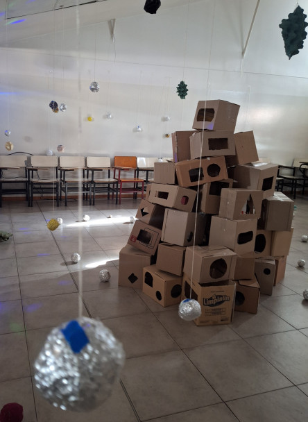 imagen Estudiantes de la Escuela Carmen Vera Arenas disfrutaron instalaciones artísticas de juego