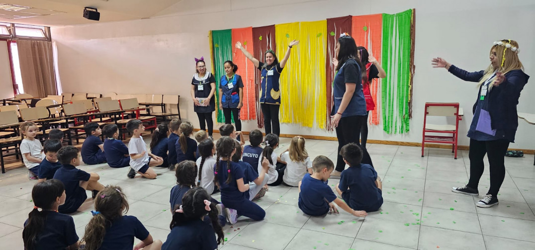 imagen Estudiantes presentaron trabajos finales de Lenguaje Corporal y Teatral