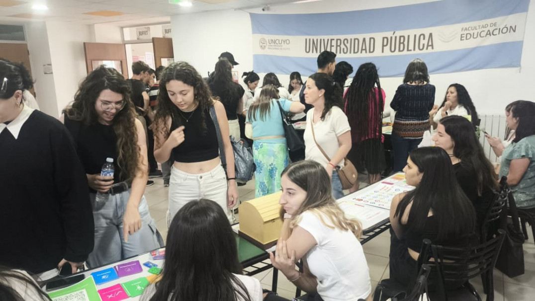 imagen Estudiantes de diferentes carreras de la Facultad de Educación expusieron juegos de mesa para el ámbito educativo