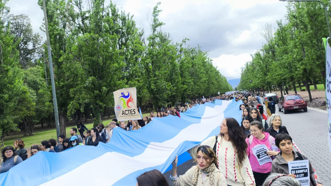 imagen La Facultad de Educación y la ECVA participaron de la quinta Marcha Federal Universitaria