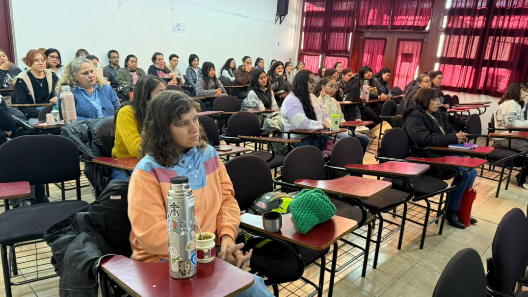 imagen Más de 70 docentes se capacitan en juego, educación y bienestar humano