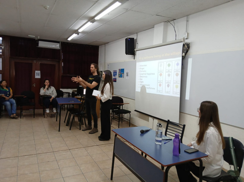 imagen Especialista en Terapia del Lenguaje de Hungría visitó la Facultad de Educación