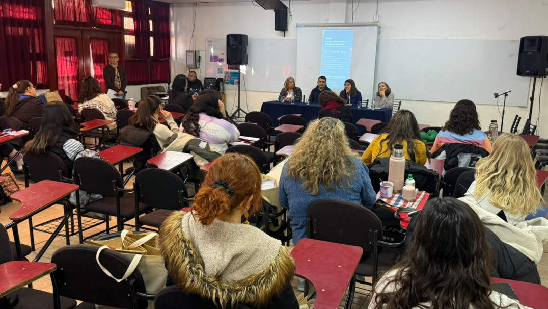 imagen Más de 70 docentes se capacitan en juego, educación y bienestar humano